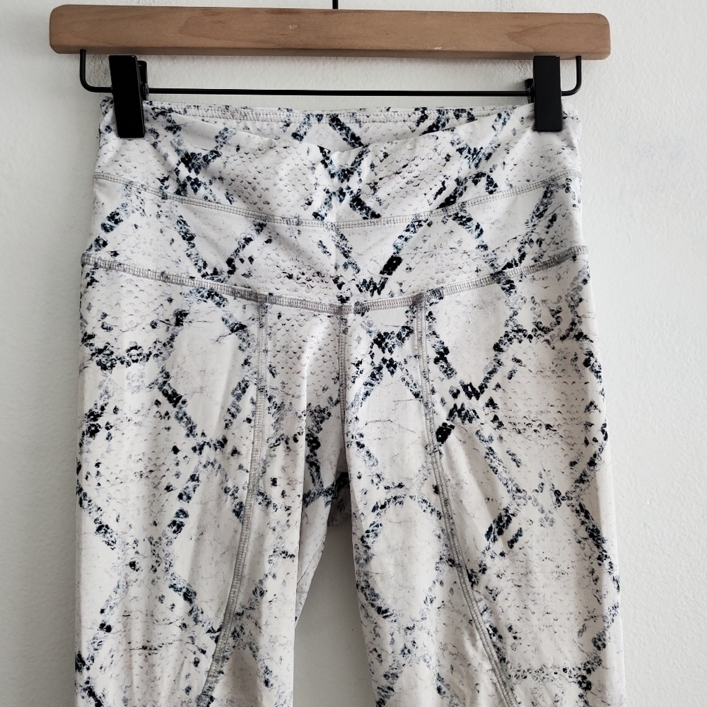 Varley Duncan White Snake Print Athletic Leggings - Picture 5 of 10